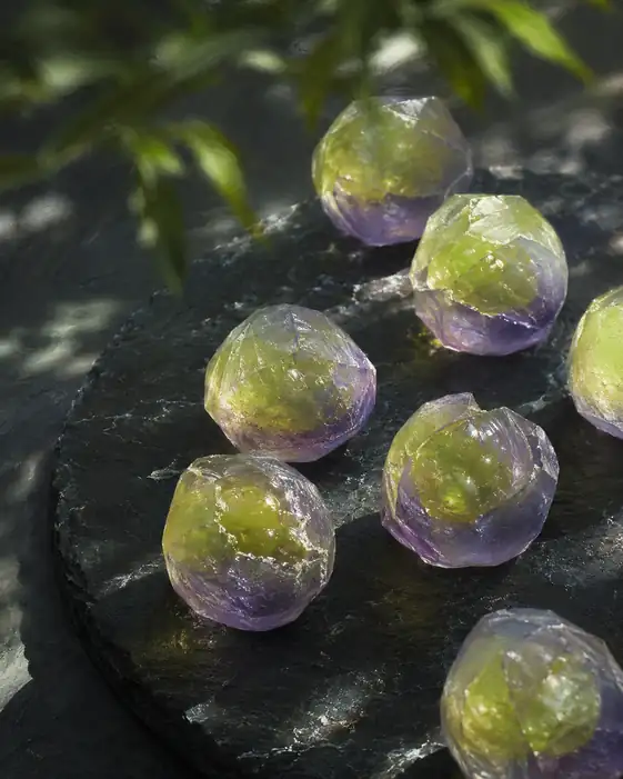 Emerald Dewdrops Polished by the Clear Stream