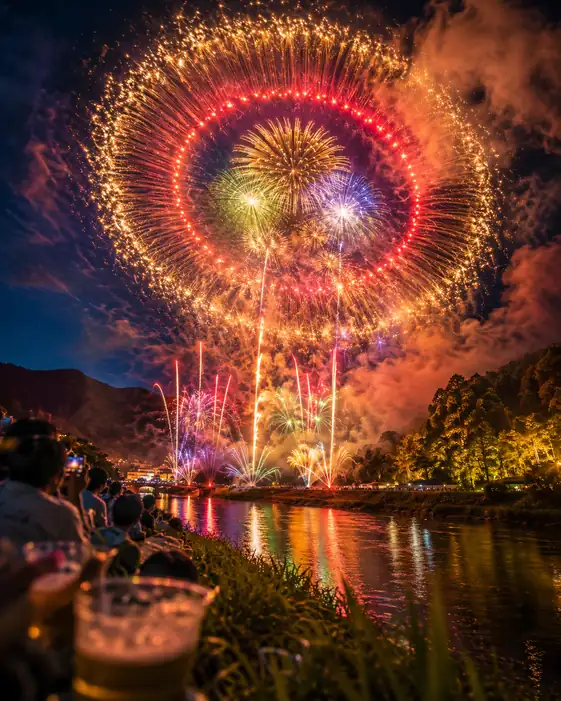 Beer Glasses by the Clear Stream and Grand Double-Ring Fireworks